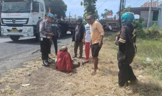 Petani Nira di Jembrana Alami Patah Kaki Setelah Terjerat Kabel WiFi yang Menjuntai